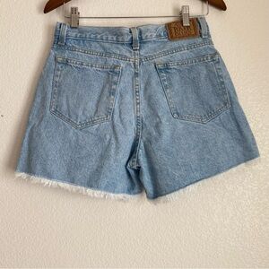 Vintage Canyon River Blues light wash denim frayed  raw hem jean shorts, 9